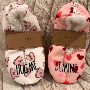💖FUZZY Heart Slippers NWT💖BE MINE Conversation Heart HUG ME Soft Valentine 5-7